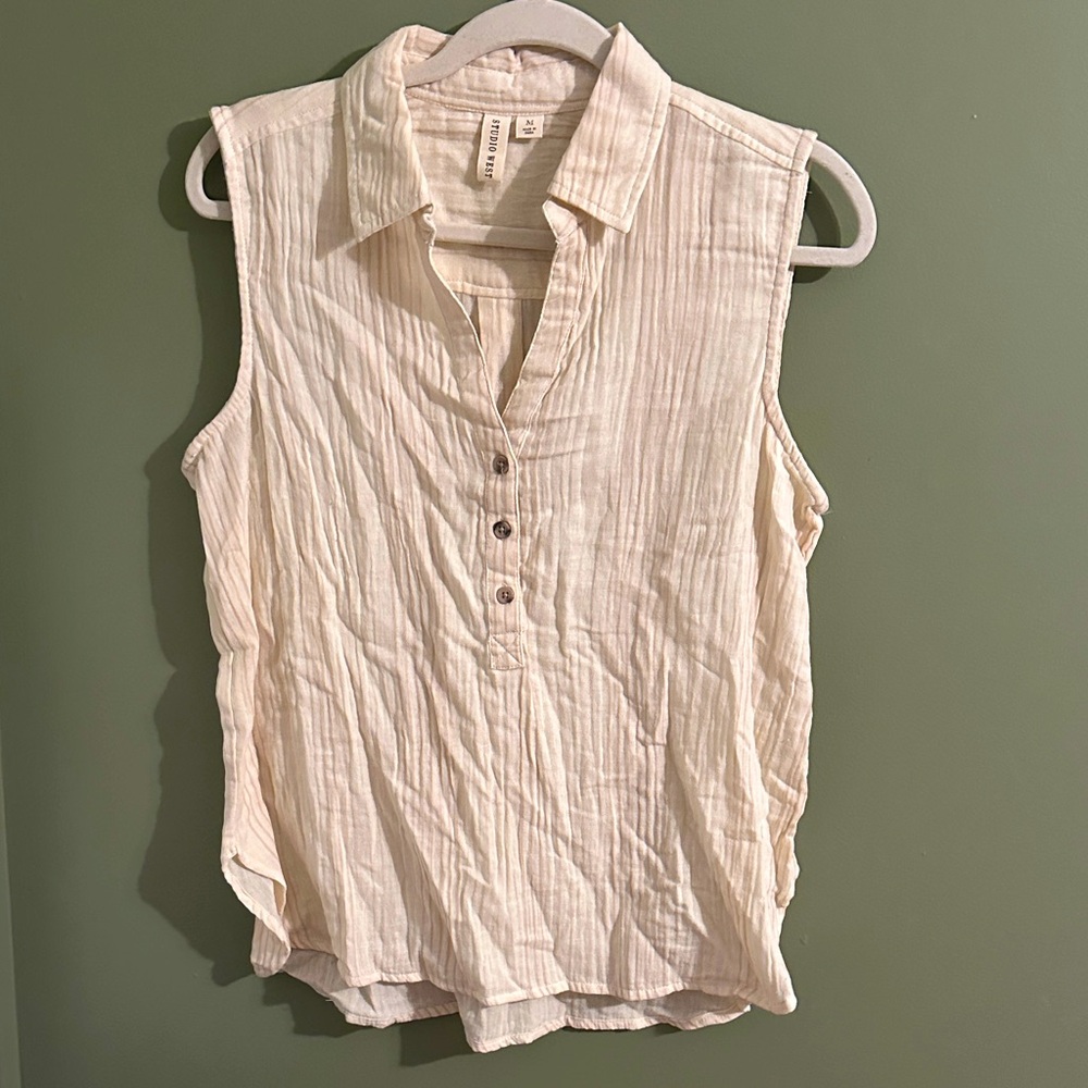 Studio West Cream Sleeveless Blouse